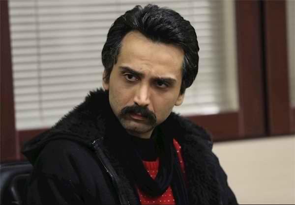 یک نمایشنامه نویس به تندیس فجرش چوب حراج زد