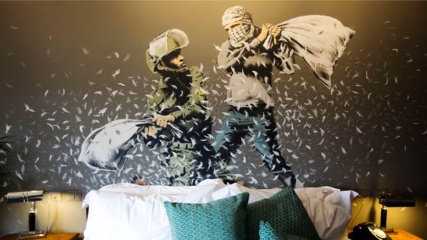 بنکسی در کرانه باختری رود اردن هتل تاسیس کرد